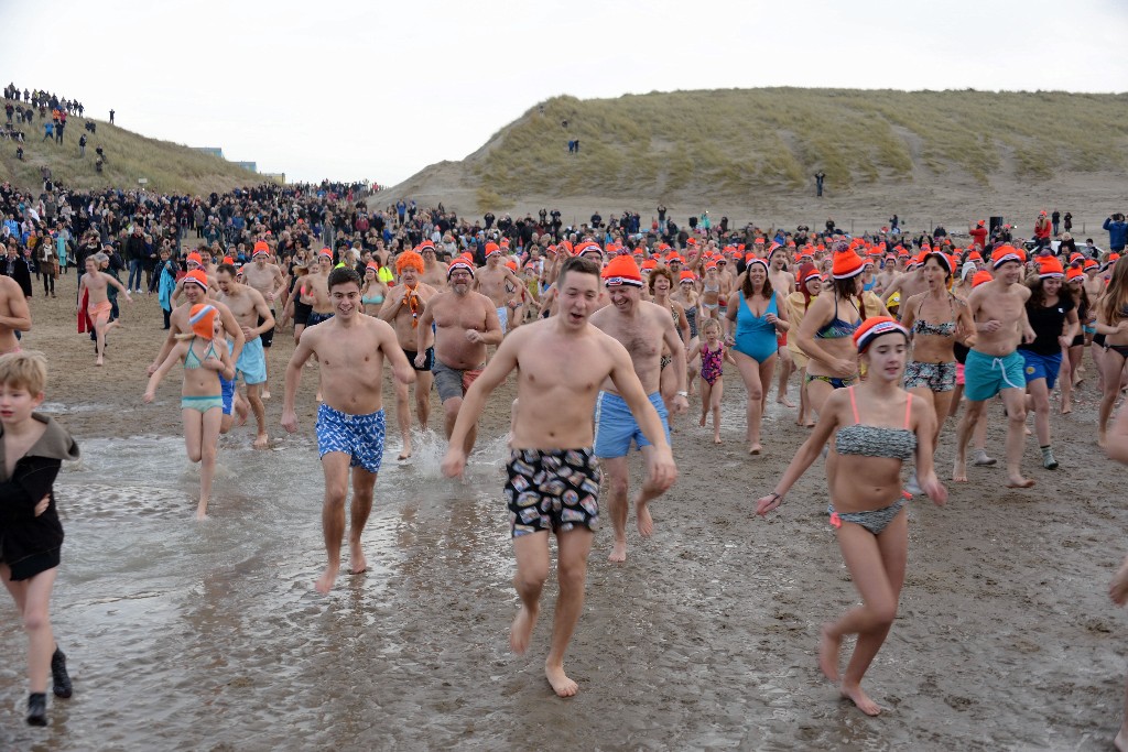 ../Images/Nieuwjaarsduik Nederzandt 2016 045.jpg